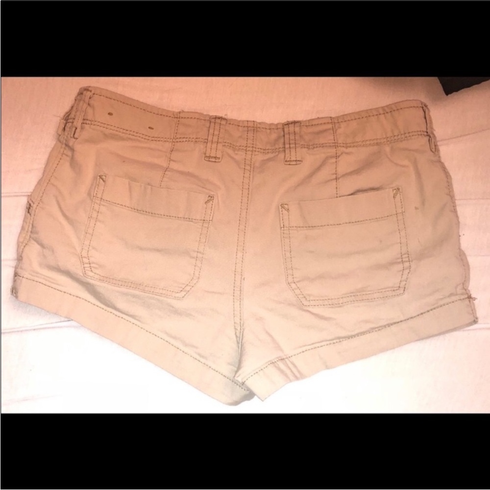 Khaki Hollister shorts - Picture 2 of 2
